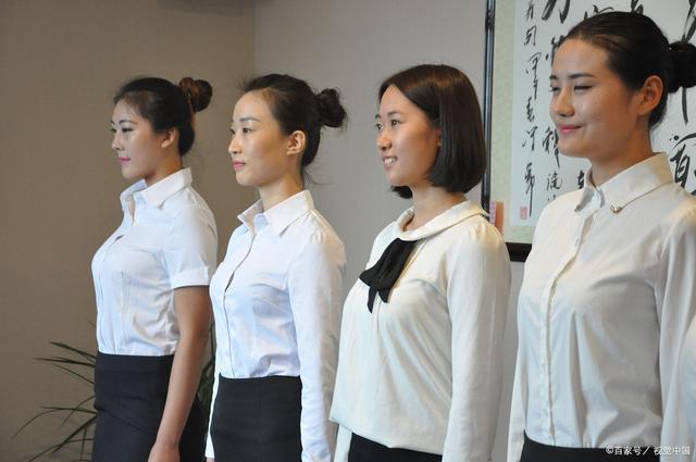 内外兼修 文化经纪人服务中的专业礼仪与个人形象塑造