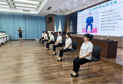 鹤城区政务服务中心开展文明礼仪培训提升文化经纪人服务质量